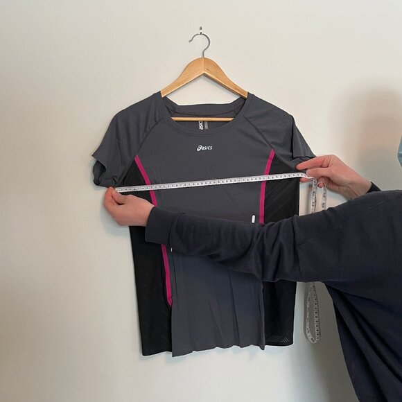 Asics. T-Shirt. Black/ Dark Grey/ Hot Pink Accent. Size Medium. Womens. - Picture 3 of 6